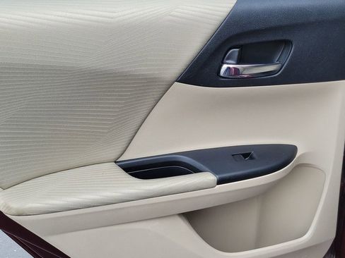 Used 2016 Honda Accord LX image 28
