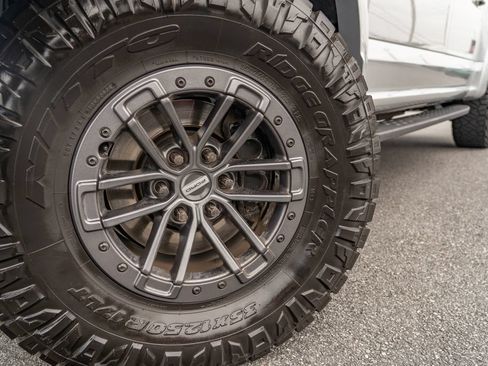 Used 2019 Ford F150 Raptor w/ Equipment Group 802A Luxury AWD/4WD image 3