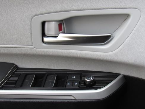 Used 2025 Toyota Sienna XSE AWD/4WD image 44