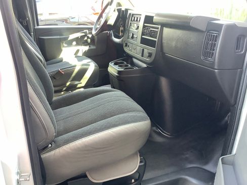 Used 2023 GMC Savana 2500 Cargo Van w/ Driver Convenience Package image 15