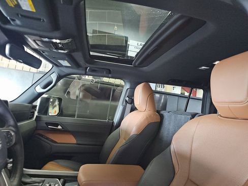 Used 2024 Lexus GX 550 w/ Cold Area Package image 8