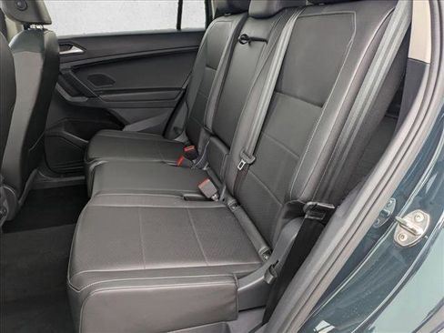 Used 2019 Volkswagen Tiguan SE w/ Panoramic Sunroof Package image 17