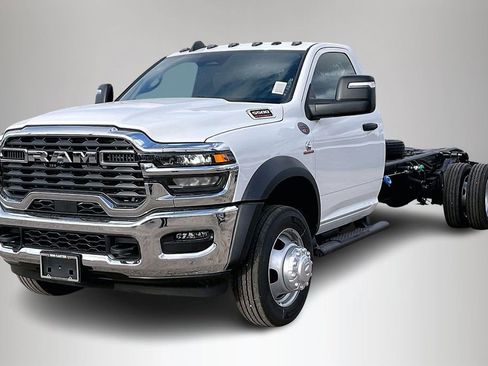 New 2026 RAM 5500 Tradesman w/ Chrome Appearance Group image 2