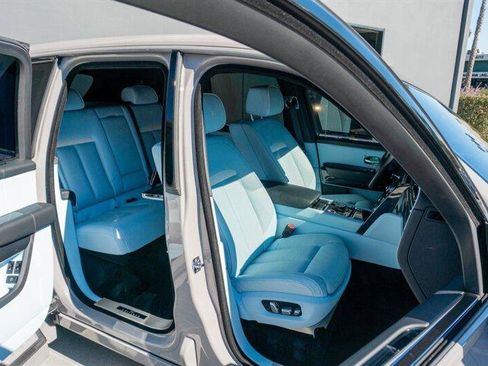 Used 2025 Rolls-Royce Cullinan Black Badge image 58