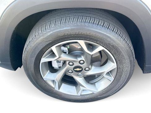 Used 2025 Chevrolet Trax LT w/ Driver Confidence Package FWD image 18