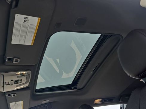 Used 2024 Toyota Sienna Platinum image 31