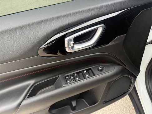 Used 2025 Jeep Compass Trailhawk w/ Trailer Tow Group image 11