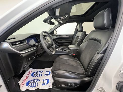 Used 2024 Jeep Grand Cherokee L Altitude image 4