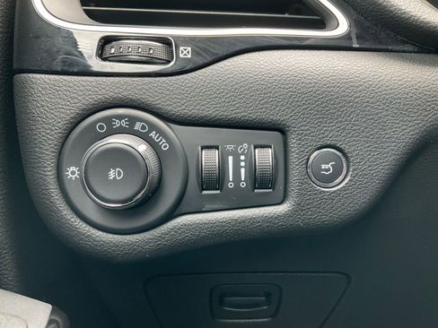 Used 2023 Jeep Cherokee Altitude Lux AWD/4WD image 18