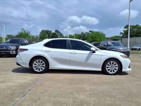 Used 2020 Toyota Camry LE image 8