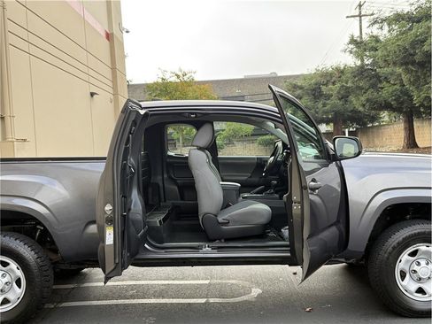 Used 2017 Toyota Tacoma 2WD Access Cab image 20