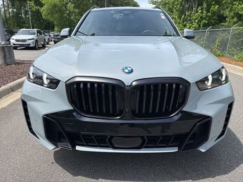 Used 2024 BMW X5 xDrive40i w/ M Sport Package AWD/4WD image 4