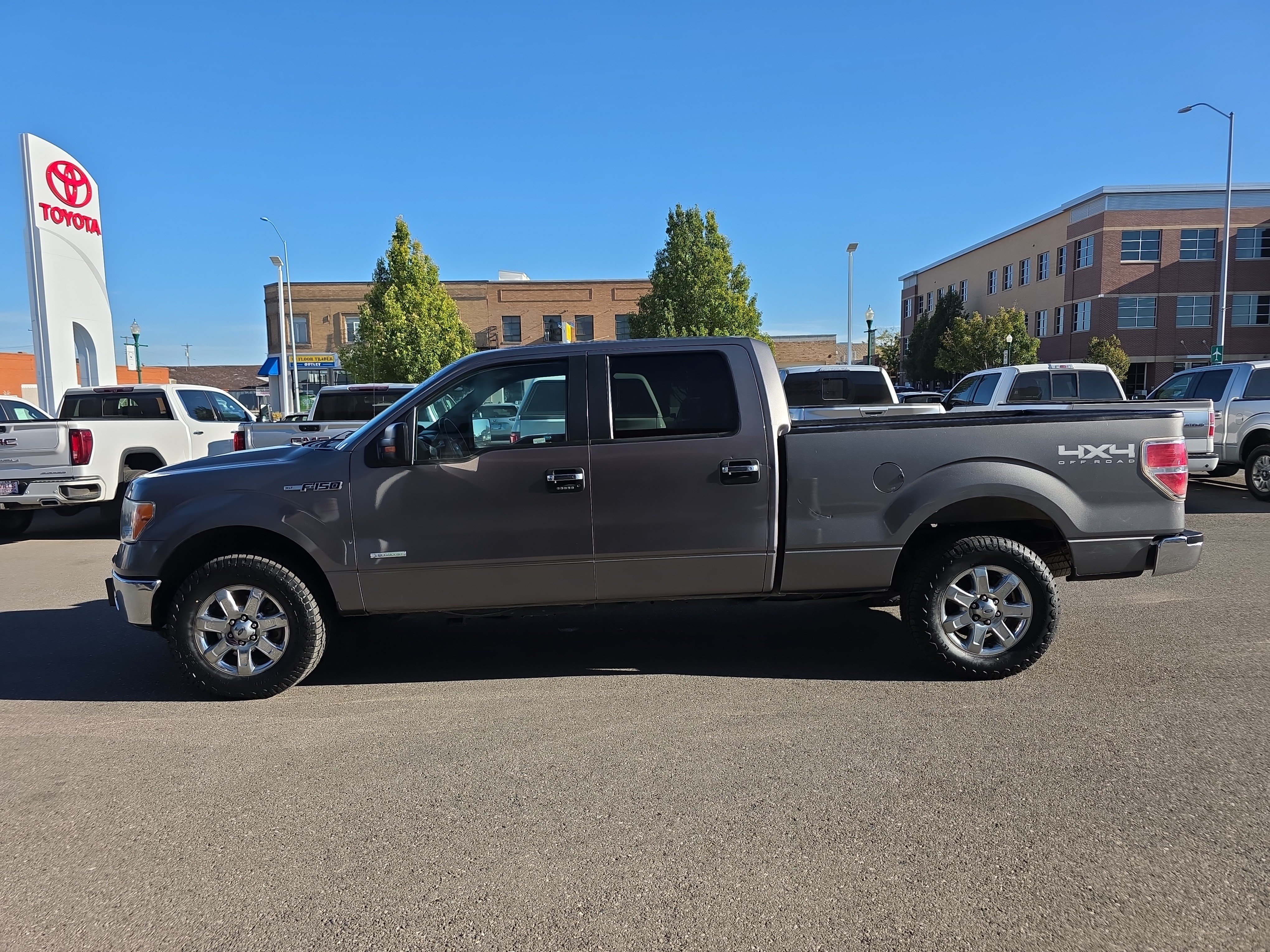 Used 2014 Ford F150 XLT w/ Equipment Group 302A Luxury AWD/4WD image 5