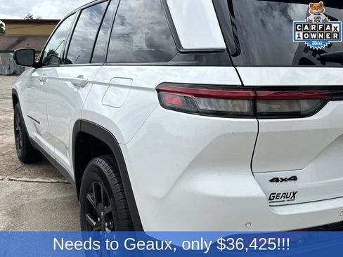 Used 2025 Jeep Grand Cherokee Altitude AWD/4WD image 12