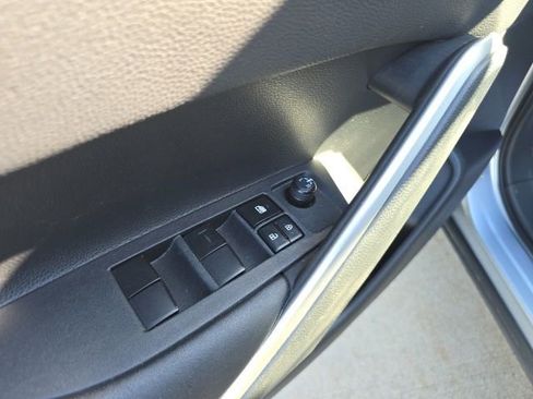 Used 2023 Toyota Corolla Cross XLE image 12