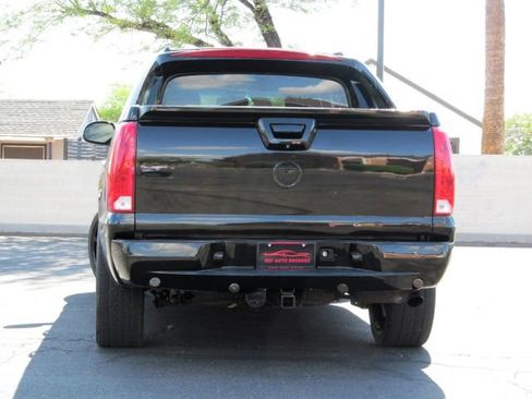Used 2011 Cadillac Escalade EXT image 4