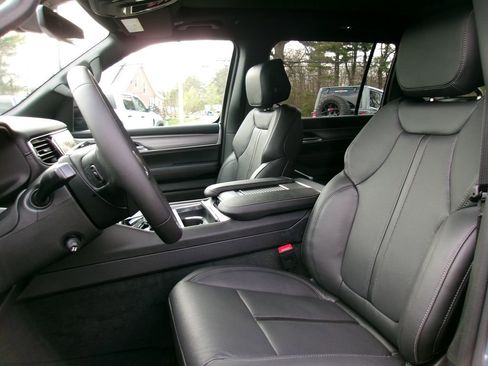 New 2026 Jeep Grand Wagoneer L Limited AWD/4WD image 6