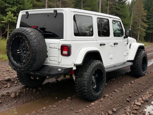 Used 2018 Jeep Wrangler Unlimited Sahara w/ Uconnect 4C Nav & Sound Group AWD/4WD image 8