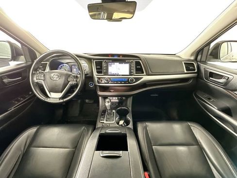 Used 2019 Toyota Highlander XLE w/ Protection Package #3 image 3