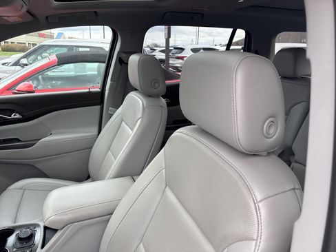 Used 2023 GMC Acadia SLT image 57