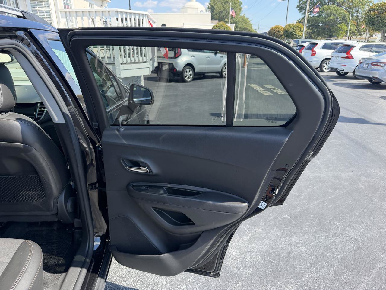 Used 2019 Chevrolet Trax LT w/ LT Convenience Package FWD image 23