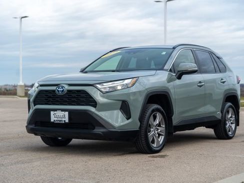 Used 2022 Toyota RAV4 XLE image 3