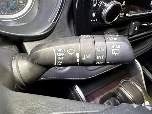 Used 2021 Toyota Highlander Limited AWD/4WD image 29