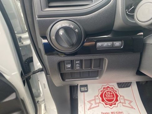 Used 2024 Nissan Titan SV w/ SV Convenience Package image 19