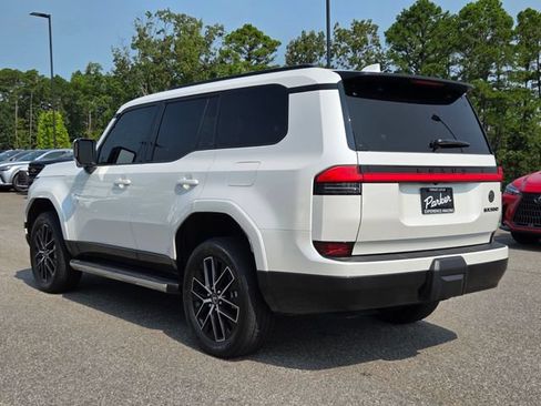 Used 2024 Lexus GX 550 w/ Accessory Package (Z1) AWD/4WD image 3