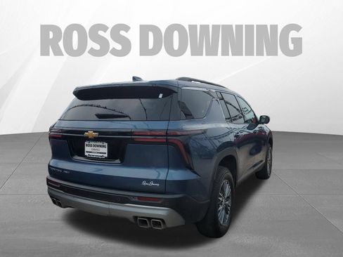 Used 2025 Chevrolet Traverse LT w/ Driver Confidence Package AWD/4WD image 4