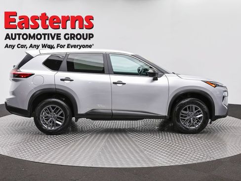 Used 2024 Nissan Rogue S AWD/4WD image 4