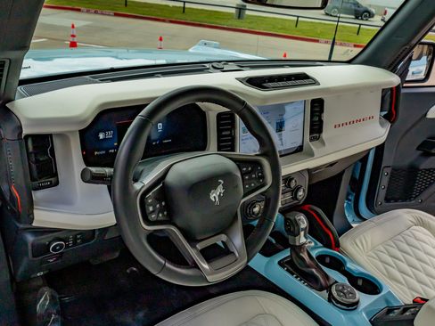 Used 2025 Ford Bronco Heritage Edition image 16