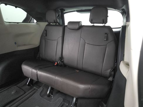 Certified 2023 Toyota Sienna Platinum AWD/4WD image 6