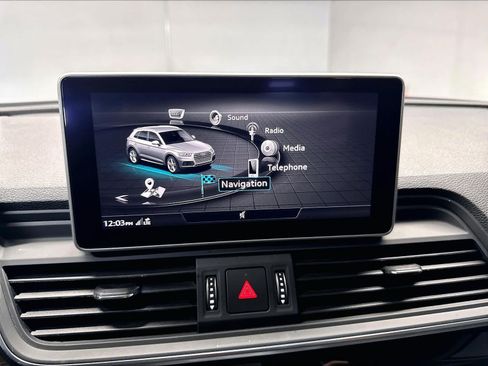 Used 2020 Audi Q5 e Premium Plus w/ Premium Plus Package AWD/4WD image 9