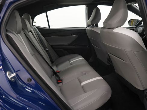 Used 2025 Toyota Camry SE image 11