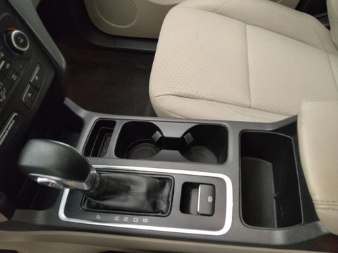 Used 2018 Ford Escape SE FWD image 26