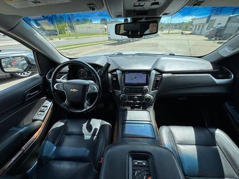 Used 2019 Chevrolet Suburban Premier AWD/4WD image 18