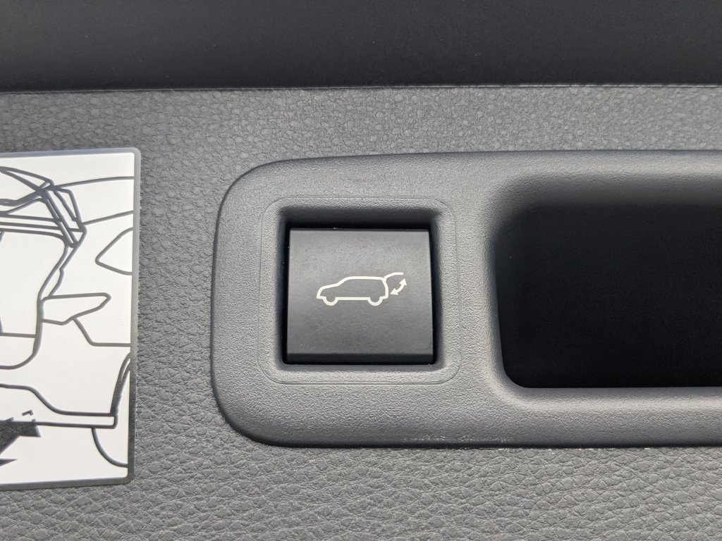 Used 2024 Toyota Highlander XLE FWD image 14