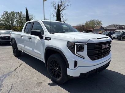 New 2026 GMC Sierra 1500 Pro w/ Graphite Edition