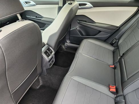 Certified 2025 Volkswagen Taos SE AWD/4WD image 25
