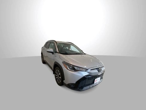 Certified 2024 Toyota Corolla Cross SE image 2