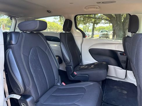 Used 2022 Chrysler Voyager LX FWD image 28
