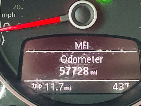 Used 2019 Volkswagen Beetle 2.0T SE image 12