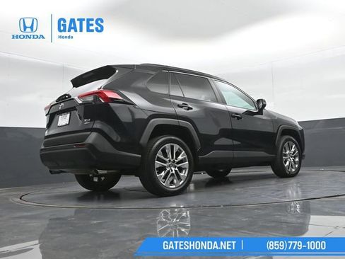 Used 2019 Toyota RAV4 XLE Premium w/ Cold Weather Package AWD/4WD image 37