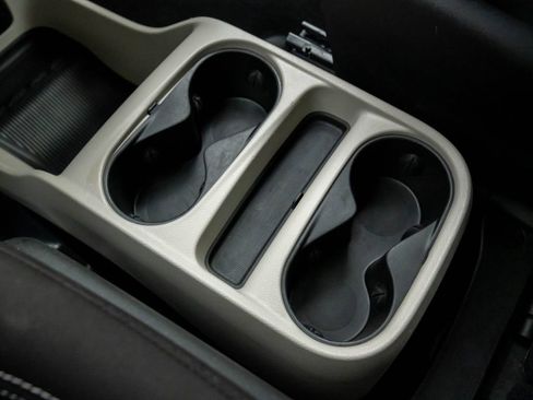 Used 2023 Chrysler Voyager LX image 30