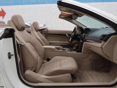 Used 2013 Mercedes-Benz E 550 Cabriolet image 32