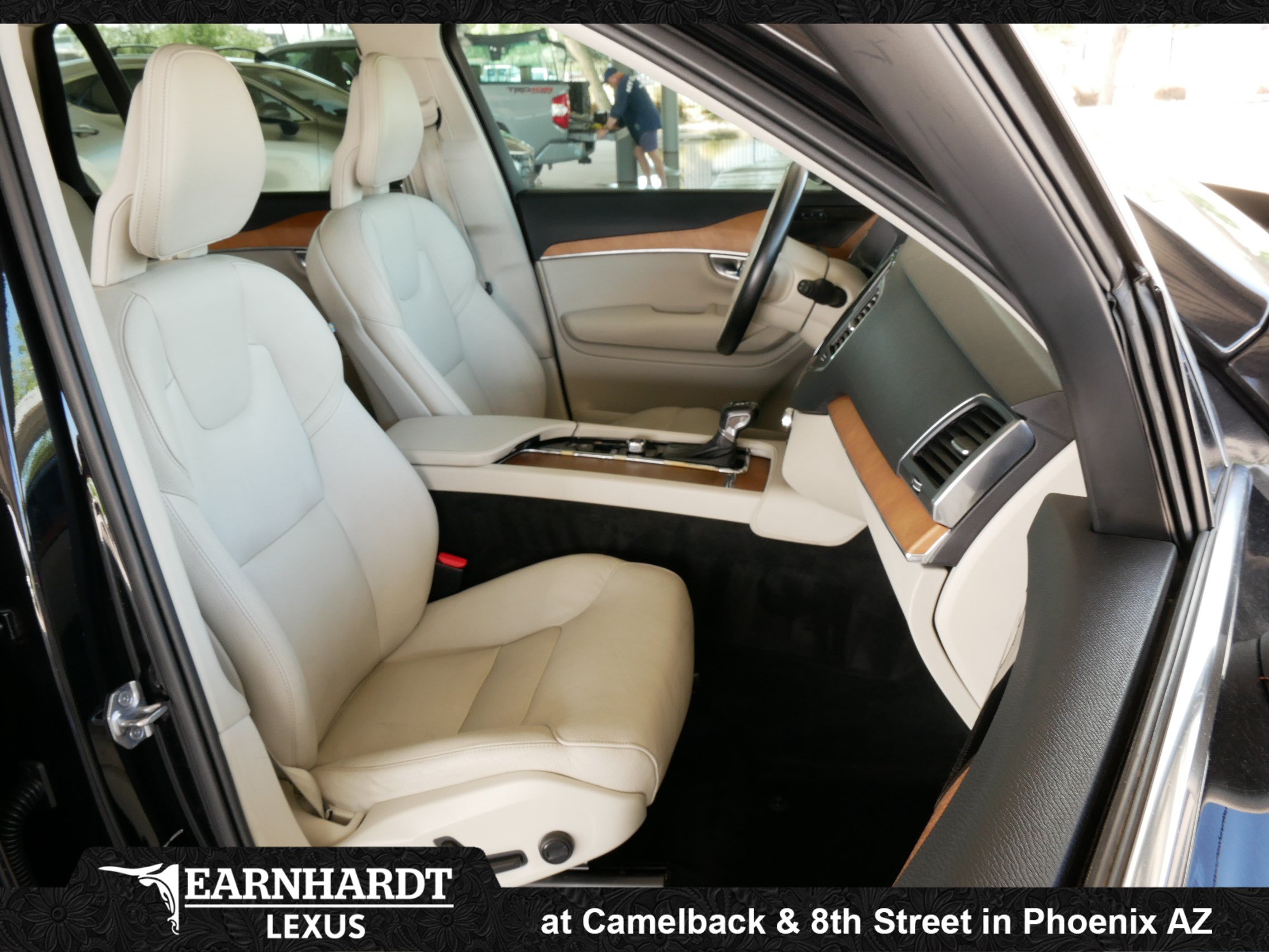 Used 2021 Volvo XC90 T6 Momentum w/ Protection Package Premier AWD/4WD image 8