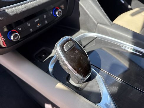 Used 2019 Buick Enclave Essence FWD image 24