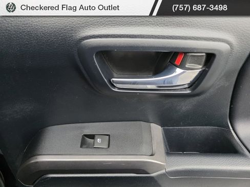 Used 2016 Toyota Tacoma TRD Sport image 46