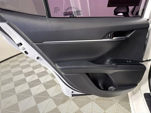 Used 2019 Toyota Camry SE image 22